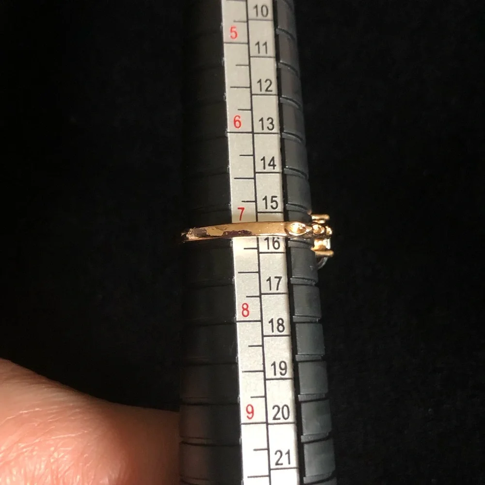 Elegant Gold and Green Faux Gemstone Ring